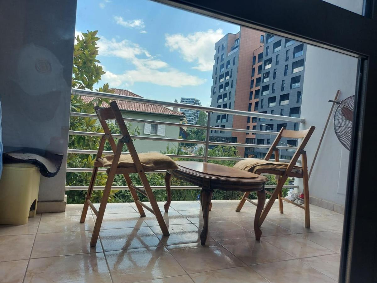 Appartamento Mano' S Place Tirana Esterno foto