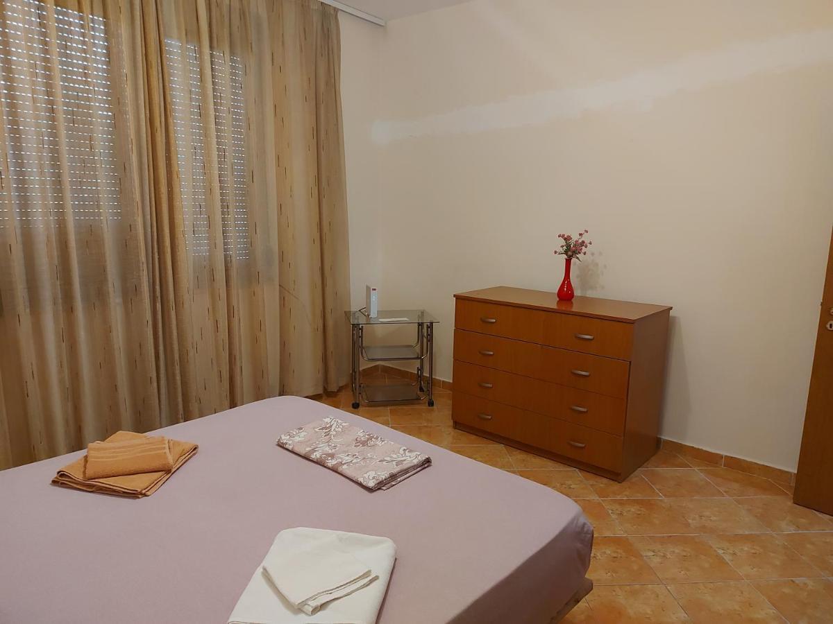 Appartamento Mano' S Place Tirana Esterno foto