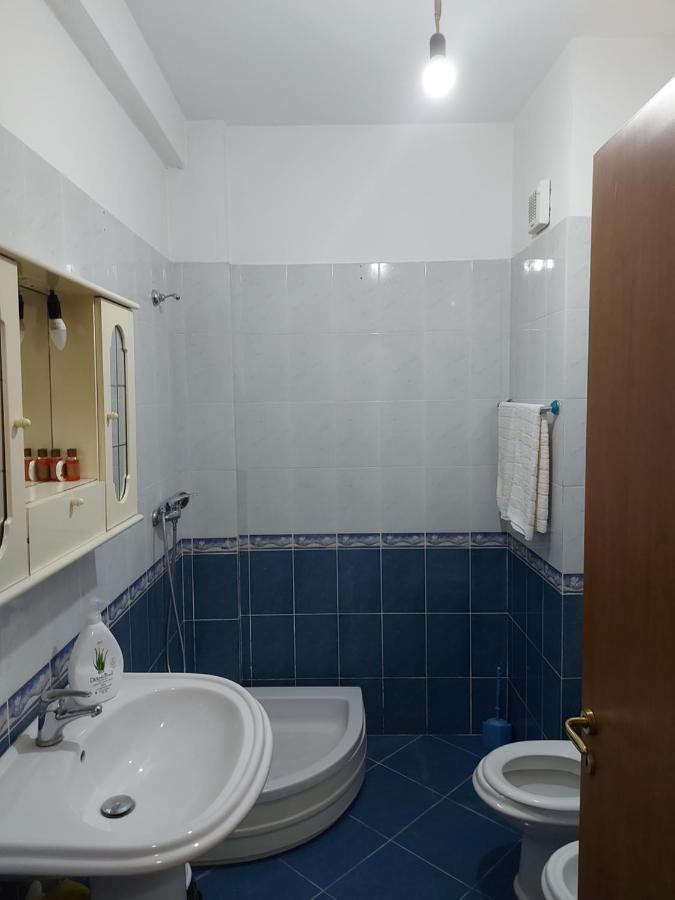 Appartamento Mano' S Place Tirana Esterno foto